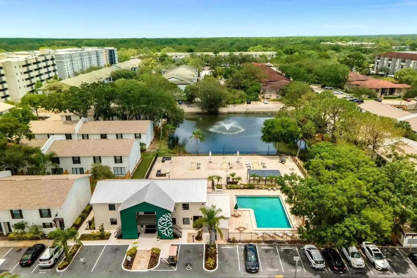 Serene Townhouse Near Moffitt, Advent, & Usf Tampa